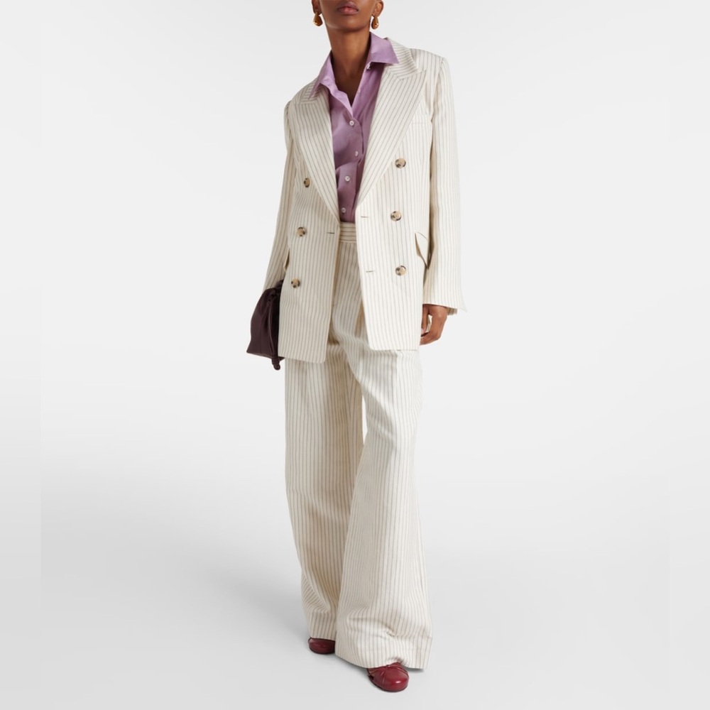 FRAME
Striped cotton and linen blazer
Perfect outfit for summer nights